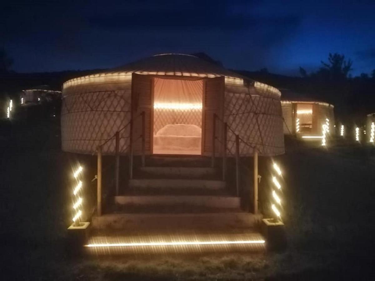 Jurta Hotel Balatongyoeroek Екстериор снимка