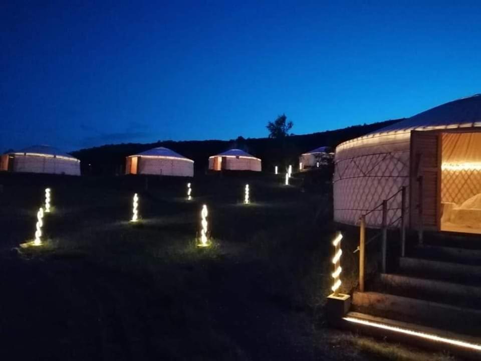 Jurta Hotel Balatongyoeroek Екстериор снимка