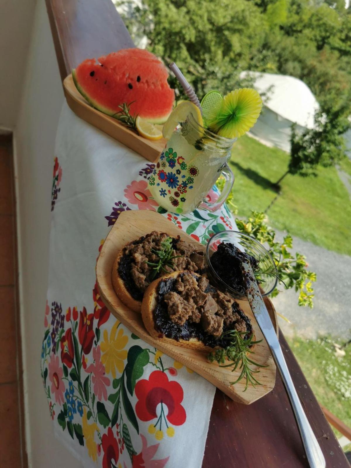 Jurta Hotel Balatongyoeroek Екстериор снимка