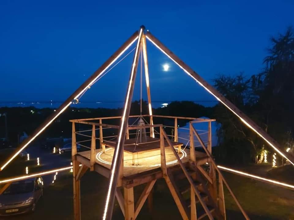 Jurta Hotel Balatongyoeroek Екстериор снимка