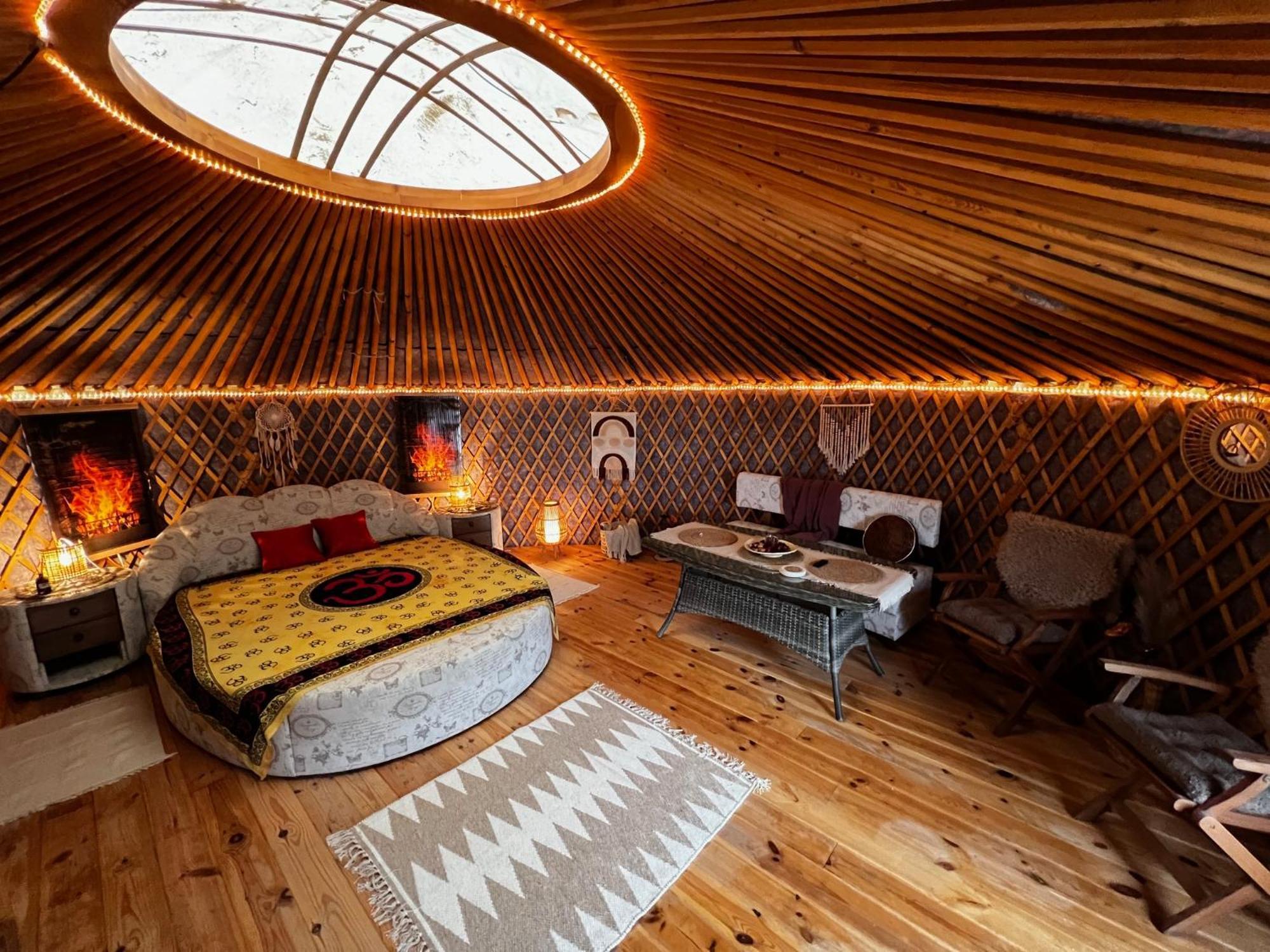 Jurta Hotel Balatongyoeroek Екстериор снимка